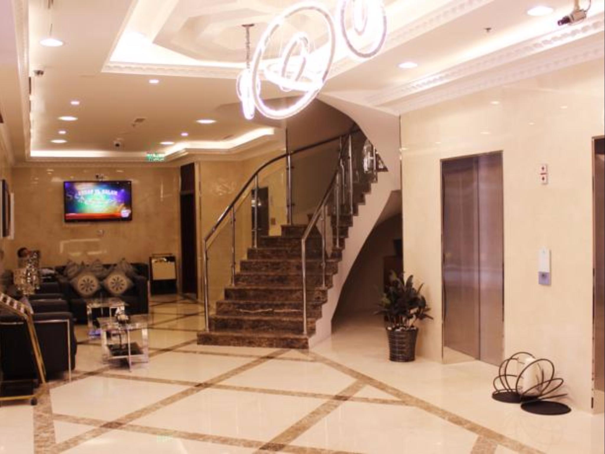 Montreal Naif Hotel Dubai Exteriör bild