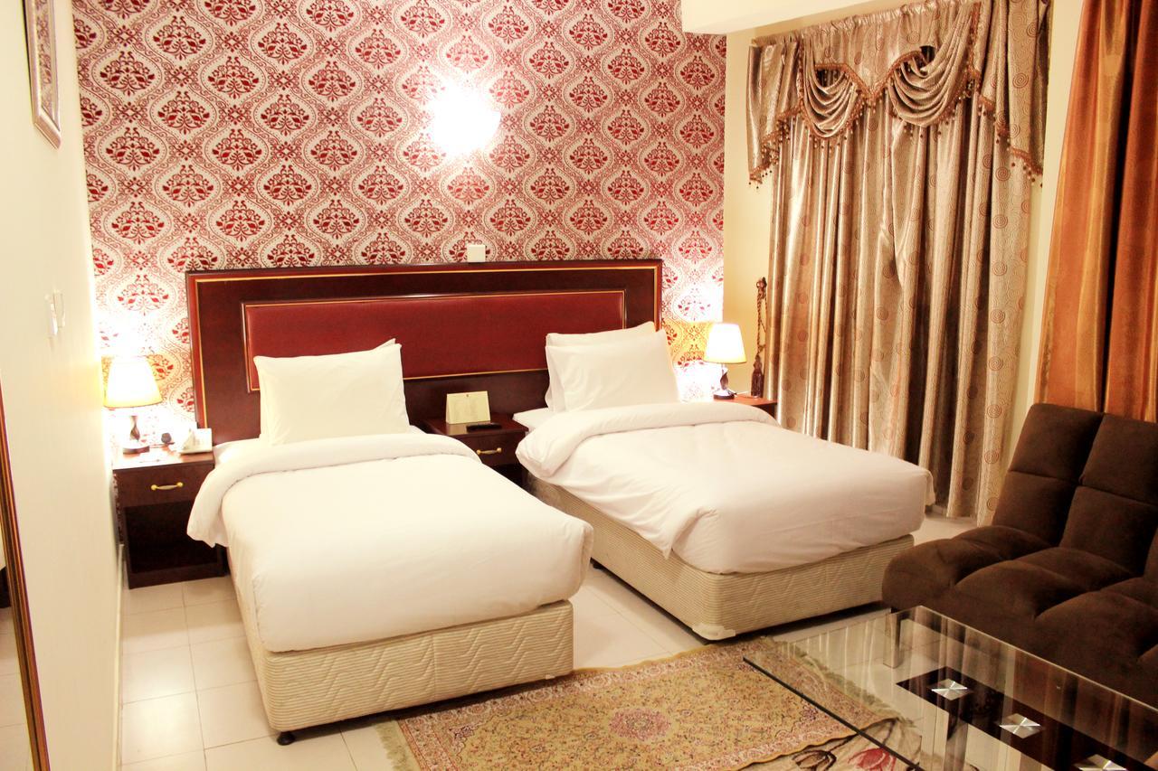 Montreal Naif Hotel Dubai Exteriör bild