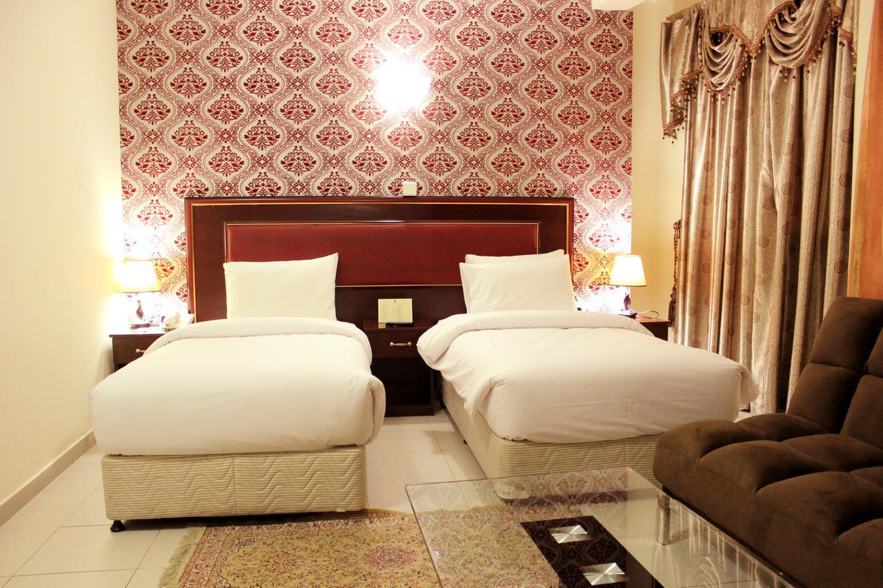Montreal Naif Hotel Dubai Exteriör bild